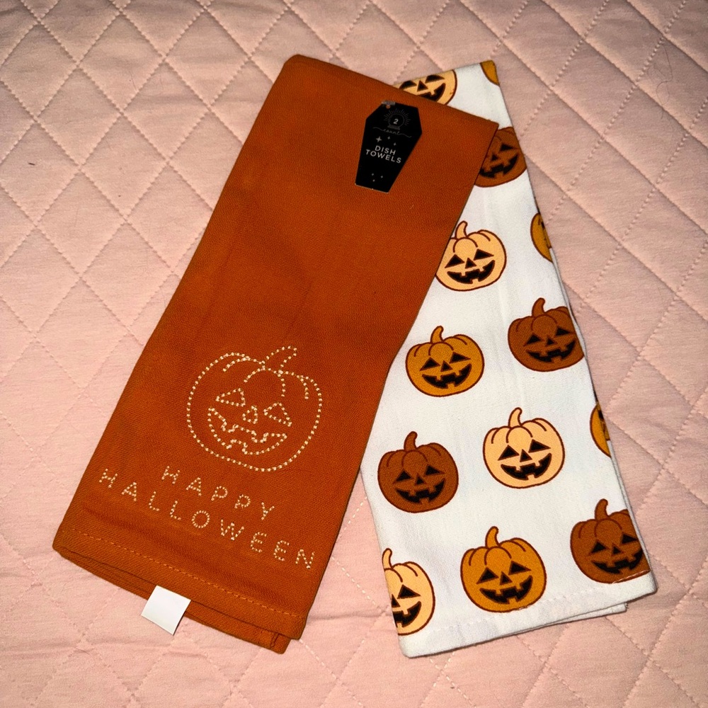 Target Bullseye Playground HAPPY HALLOWEEN Dish Towels